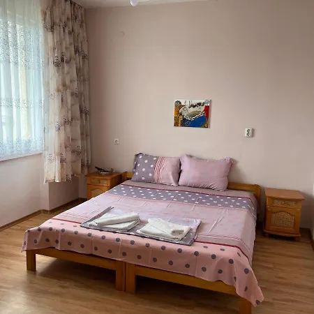 בית הארחה Stedi Guest צ'רנומורץ