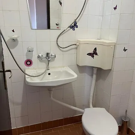 Stedi Guest בית הארחה 3*